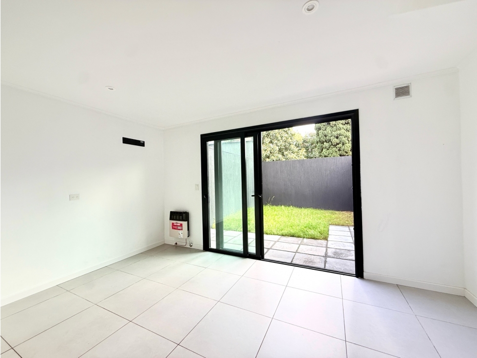 Departamento a estrenar 3 ambientes en venta en lujan planta baja con patio y cochera — foto 3