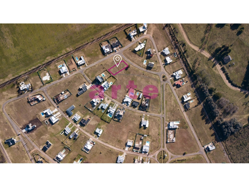 Terreno central en venta en barrio cerrado los juncos J12