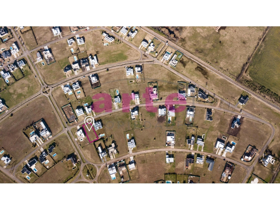 Terreno central en venta en barrio cerrado los juncos L3