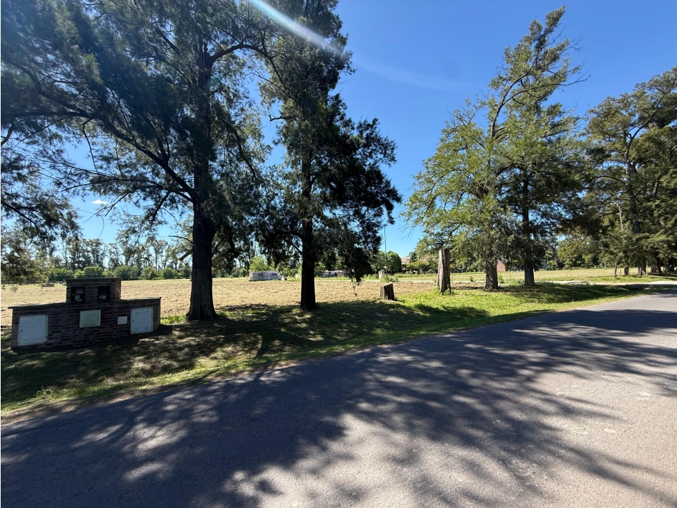 Terreno en venta en Cortines Lujan esquina sobre Mosconi