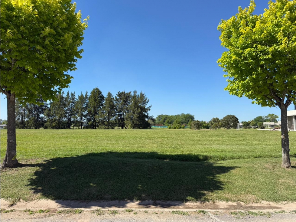 Terreno central con fondo al golf en venta en lujan barrio cerrado Everlinks golf UF 39