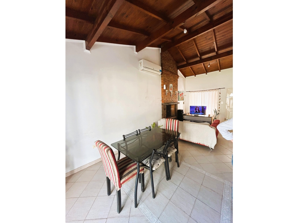 casa de 4 ambientes en venta en lujan con patio y cochera apto credito — foto 4