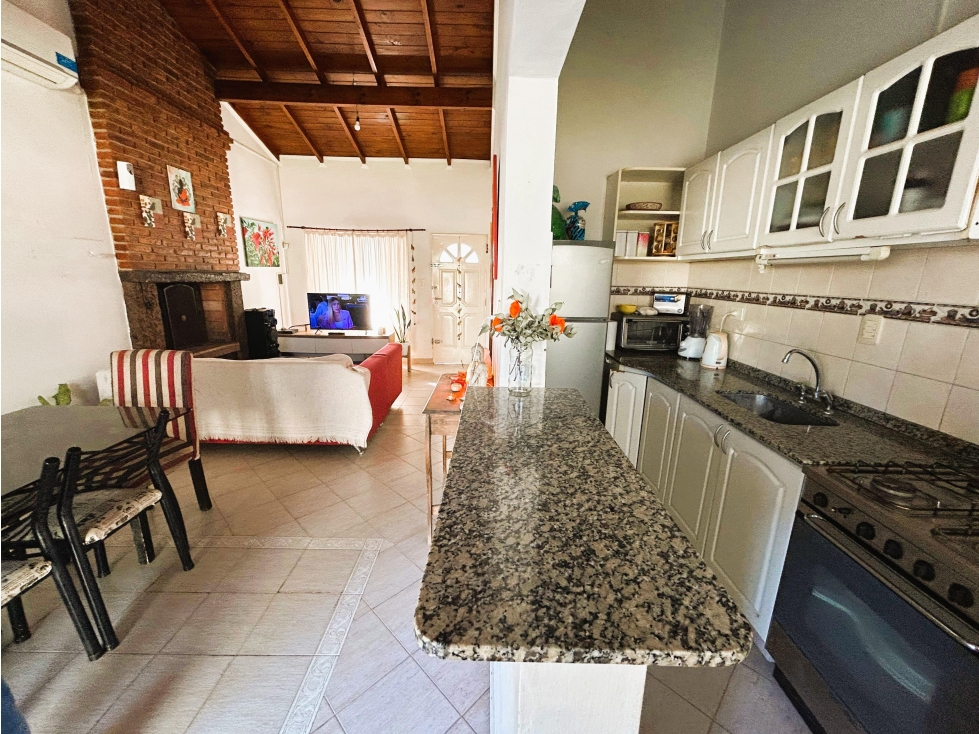 casa de 4 ambientes en venta en lujan con patio y cochera apto credito — foto 5