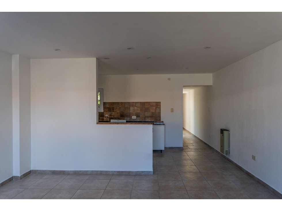 departamento duplex 3 ambientes en venta en lujan planta baja con patio y cochera apto credito — foto 2