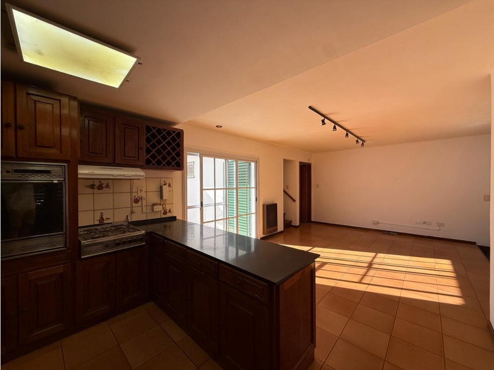 Casa en venta de 5 ambientes con pileta en lujan centro — foto 4