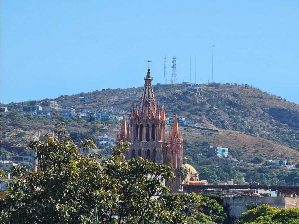 Residencia de Lujo en San Miguel: A Solo Pasos del Jardín y la Parroquia - 2