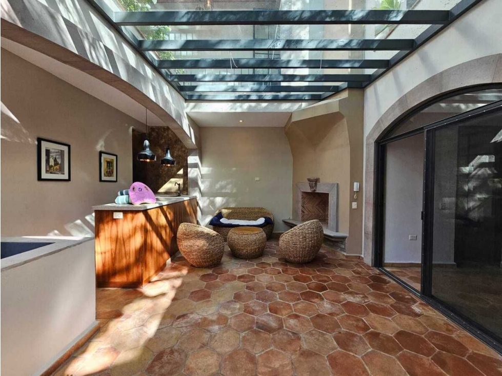 Residencia de Lujo en San Miguel: A Solo Pasos del Jardín y la Parroquia - 4