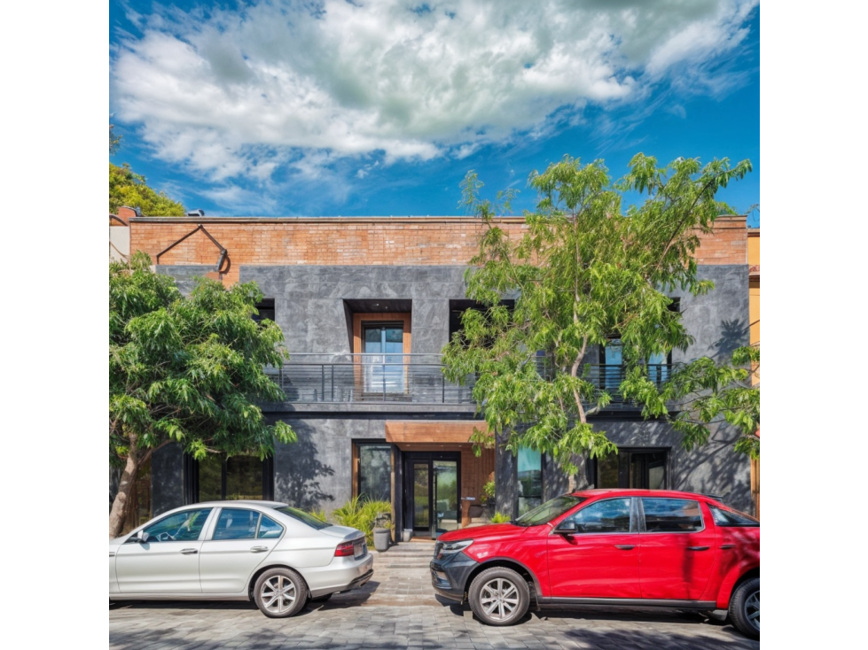 San Miguel de Allende: Imponente Propiedad Multifuncional en Avenida Principal - 1