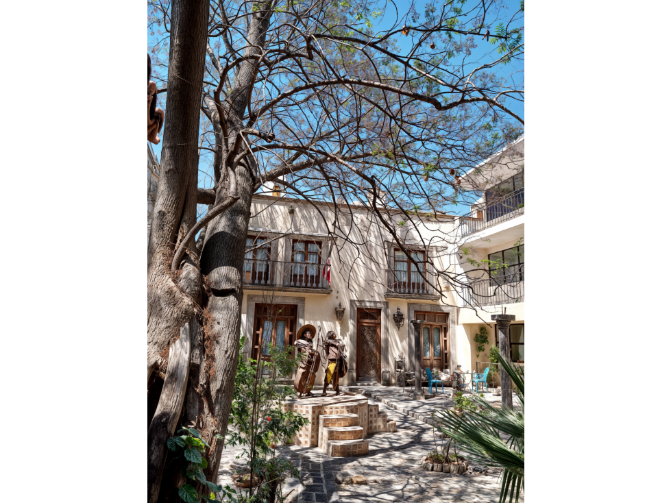 San Miguel de Allende: Imponente Propiedad Multifuncional en Avenida Principal - 5