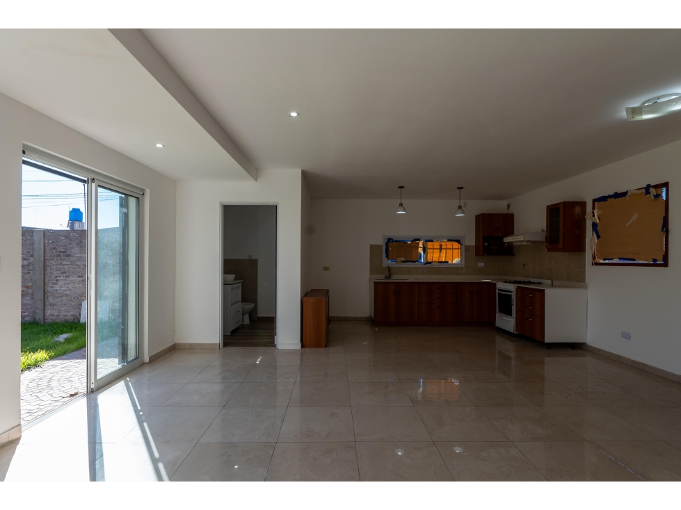Casa de 4 ambientes barrio sarmiento con patio y cochera apta credito — foto 6