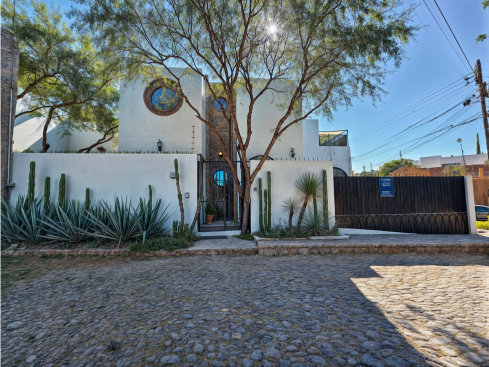 Preciosa Casa en Venta en San Miguel de Allende - Casa Bella Vista - 1