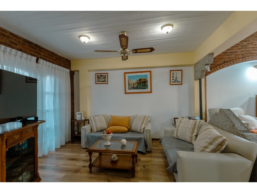 Casa de 5 ambientes con pileta a la venta en lujan centro — foto 2