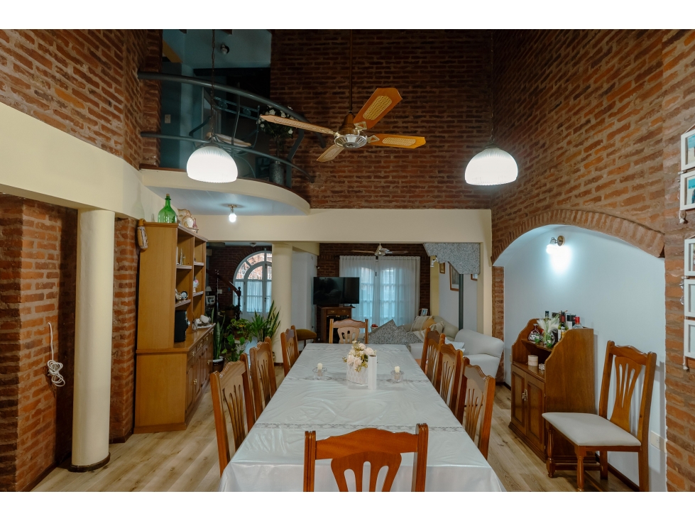 Casa de 5 ambientes con pileta a la venta en lujan centro — foto 4