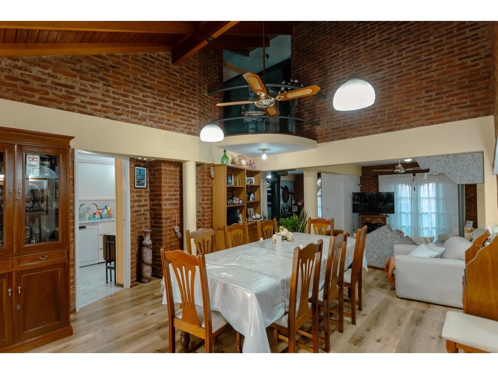 Casa de 5 ambientes con pileta a la venta en lujan centro — foto 6