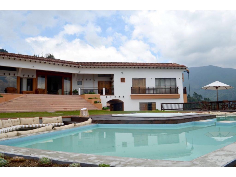Venta de Casa Campestre de lujo en el escobero parte baja