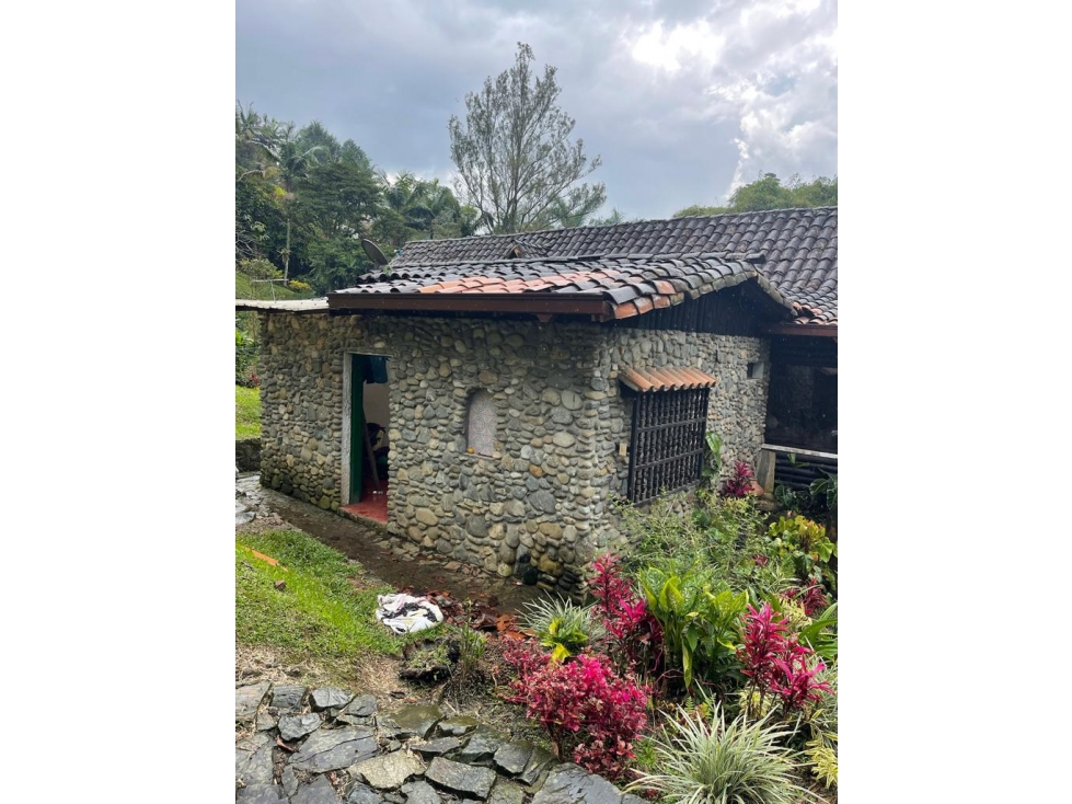 venta de casa campestre en Envigado, Montessori