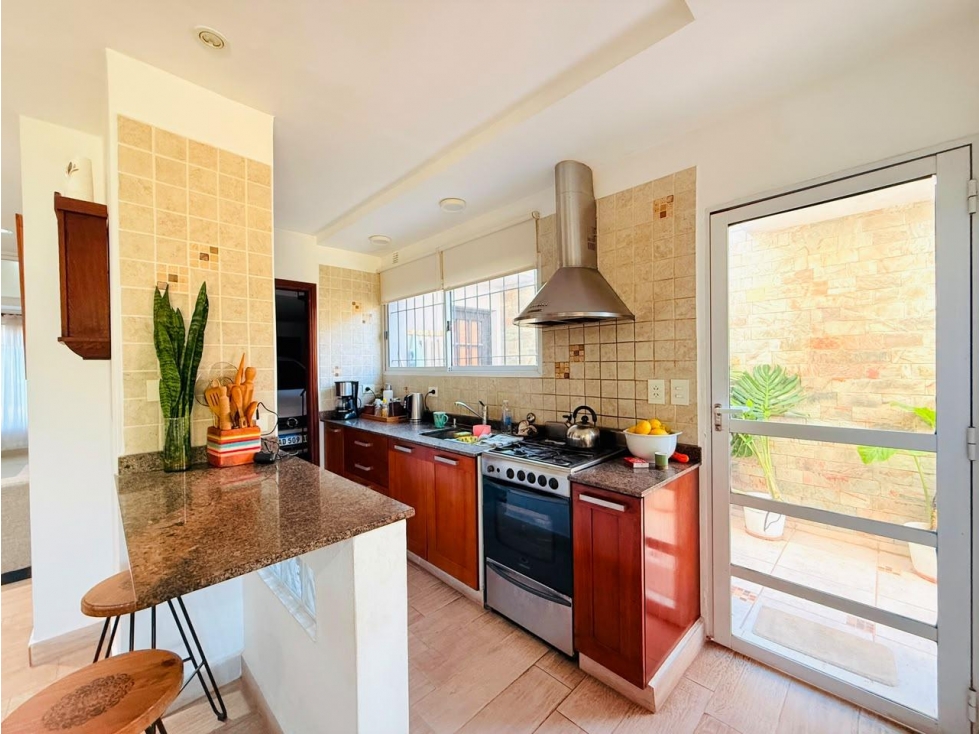 Casa en venta de 4 ambientes en barrio san bernardo lujan con patio y cochera — foto 5