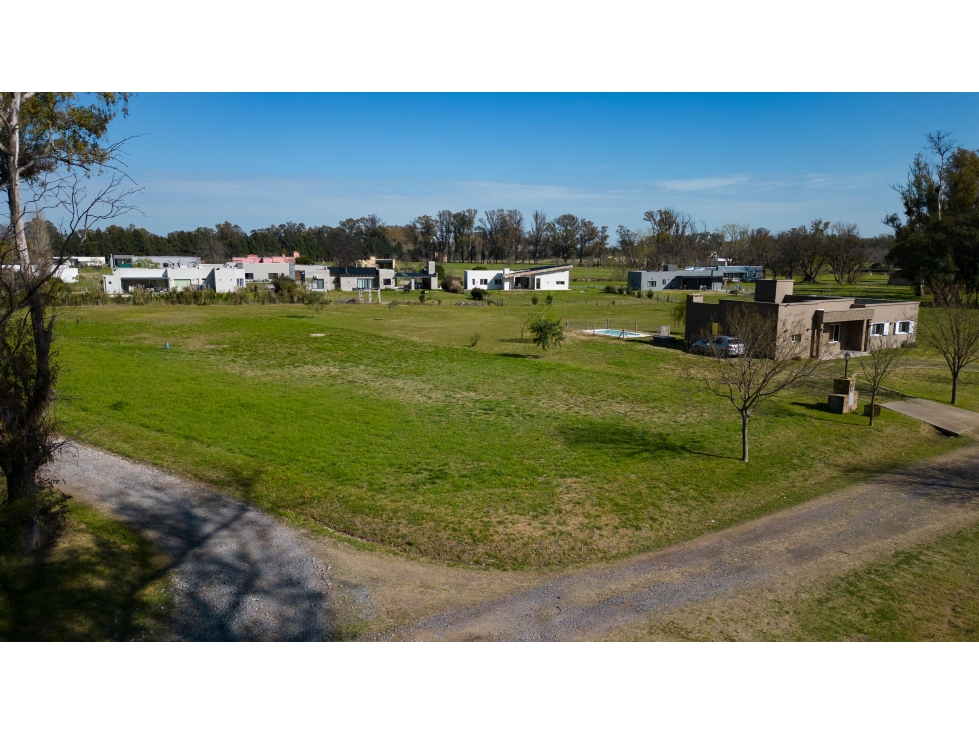 Terreno en venta en esquina La asuncion club de campo uf 106