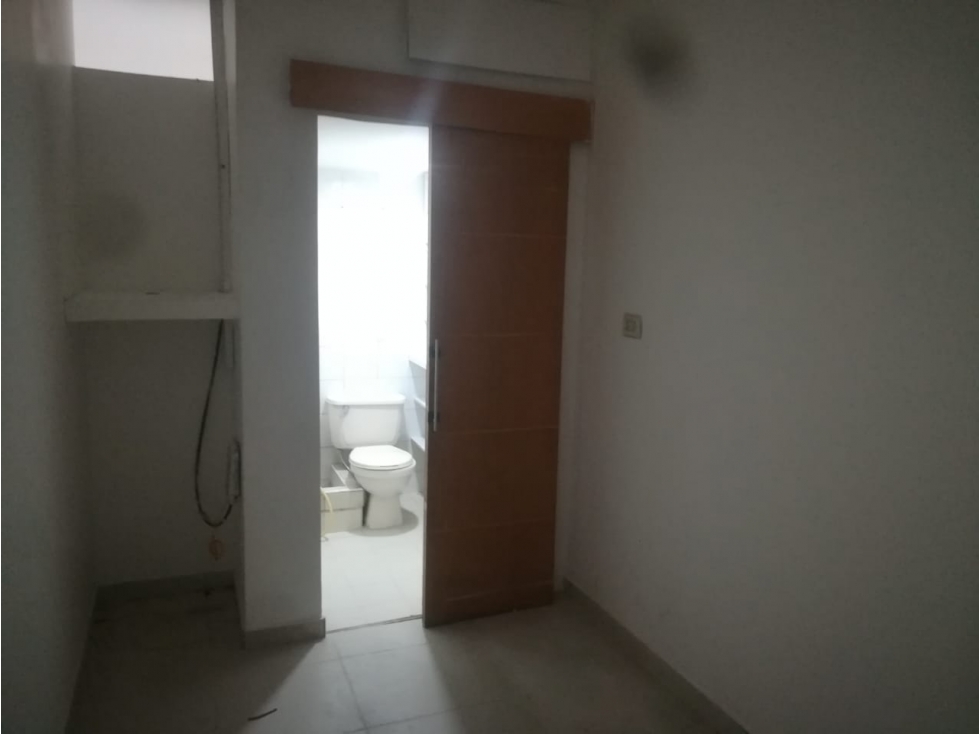 ALQUILO LOCAL COMERCIAL 60M2 AV. ESTACIÓN CON AV. 6TA N. Y 6TA AN — foto 2
