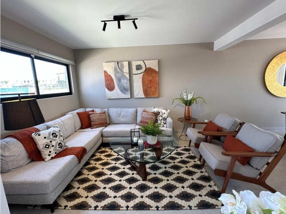 Casa en Venta en Zona Sonterra, Ciudad Meseta, 3 Recamara, Alberca, 2.5 Baños - 2