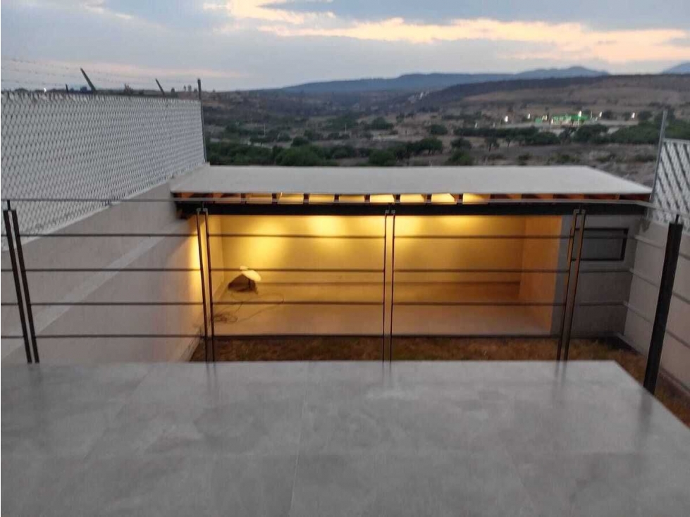Residencia en Venta en Cumbres del Lago, Diseño de Autor, 6 Estacionamientos - 3