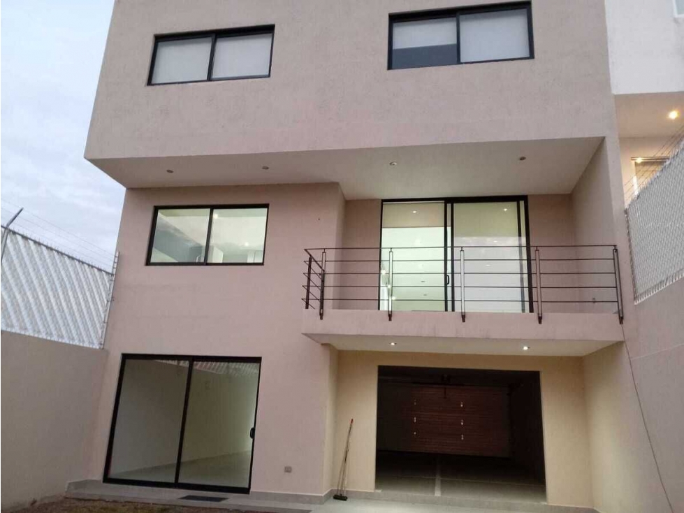 Residencia en Venta en Cumbres del Lago, Diseño de Autor, 6 Estacionamientos - 5