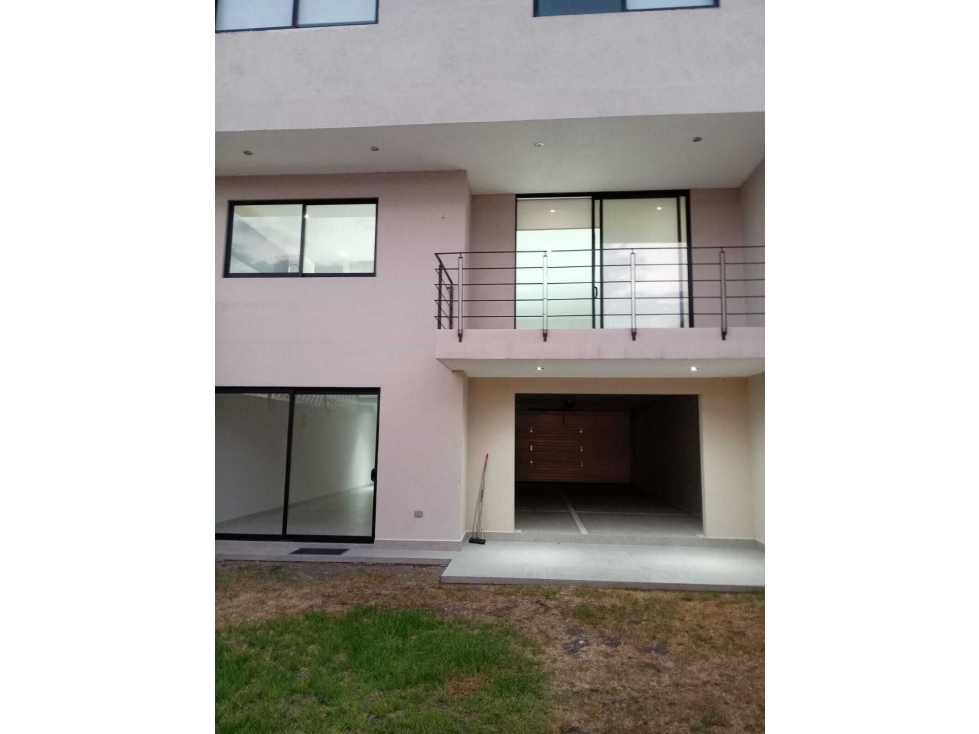 Residencia en Venta en Cumbres del Lago, Diseño de Autor, 6 Estacionamientos - 6