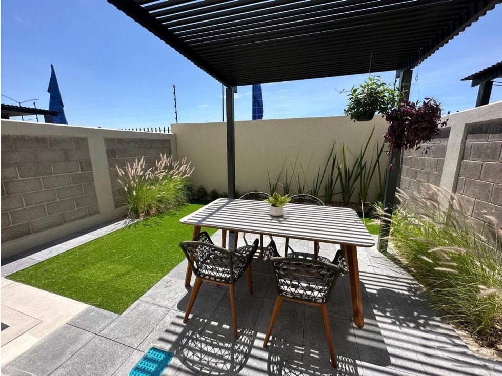 Casas en Venta en La Meseta, 3 Recamaras, 1.5 Baños, 2 Estacionamientos, Alberca - 2