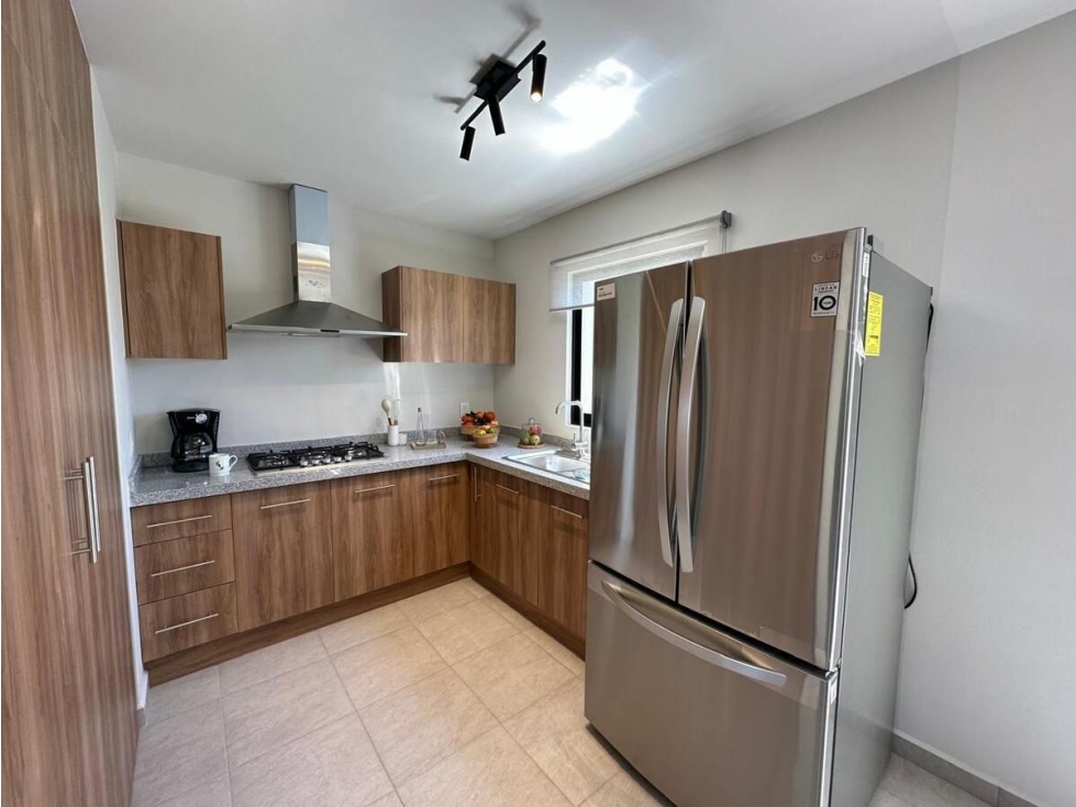 Casas en Venta en La Meseta, 3 Recamaras, 1.5 Baños, 2 Estacionamientos, Alberca - 6