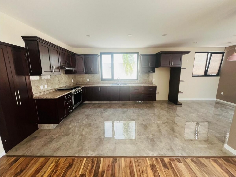 Residencia Exclusiva en Real de Juriquilla: Diseño de Autor - 6