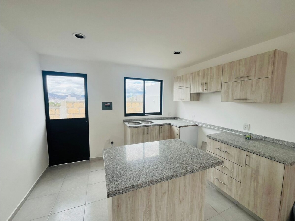 ¡Exclusiva Casa de una Planta en Venta en Juriquilla, San Isidro! - 2