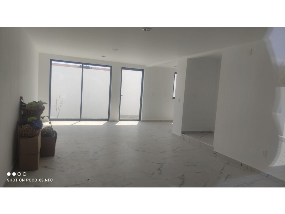 Hermosa Casa Entre El Refugio y Zibata, Luxury y Premium, Estancias Amplias - 6