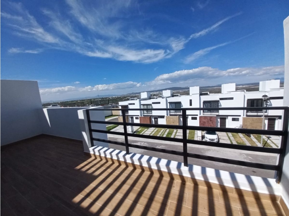 Se Vende Casa en El Mirador, 3 Niveles, 3 Recamaras 3.5 Baños, Estudio o 4ta Rec - 2