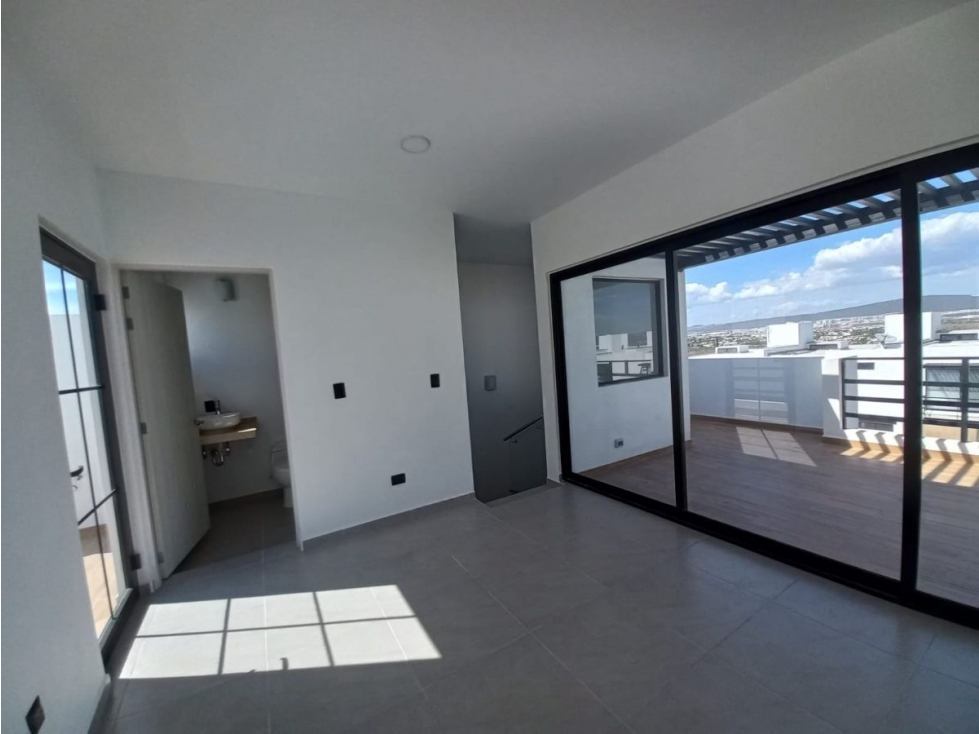 Se Vende Casa en El Mirador, 3 Niveles, 3 Recamaras 3.5 Baños, Estudio o 4ta Rec - 3