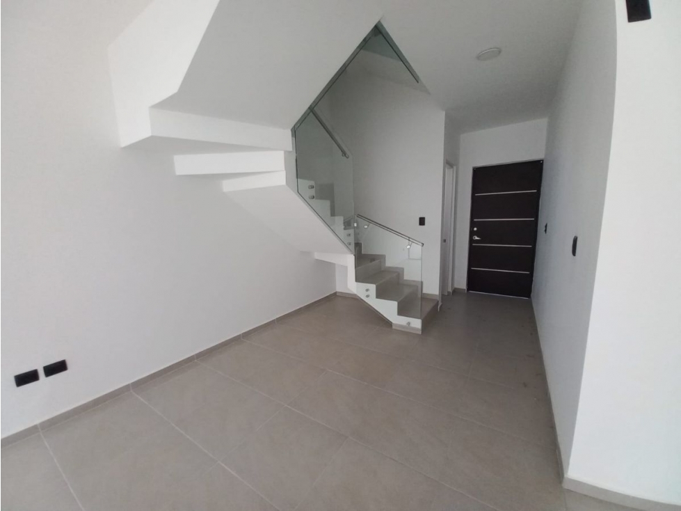 Se Vende Casa en El Mirador, 3 Niveles, 3 Recamaras 3.5 Baños, Estudio o 4ta Rec - 6