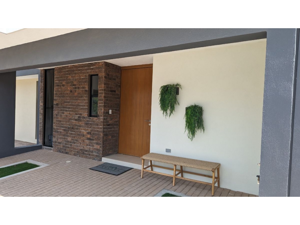 Estrena Casa en Zibata, 3 Recamaras, Gran Ubicación, Campo de Golf, de LUJO ! - 2