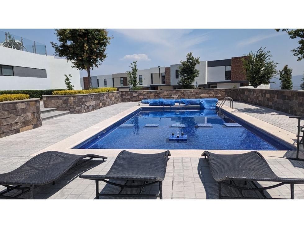 Preciosa Casa en Zibata, 3 Recamaras, Gran Ubicación, Campo de Golf, de LUJO ! - 4