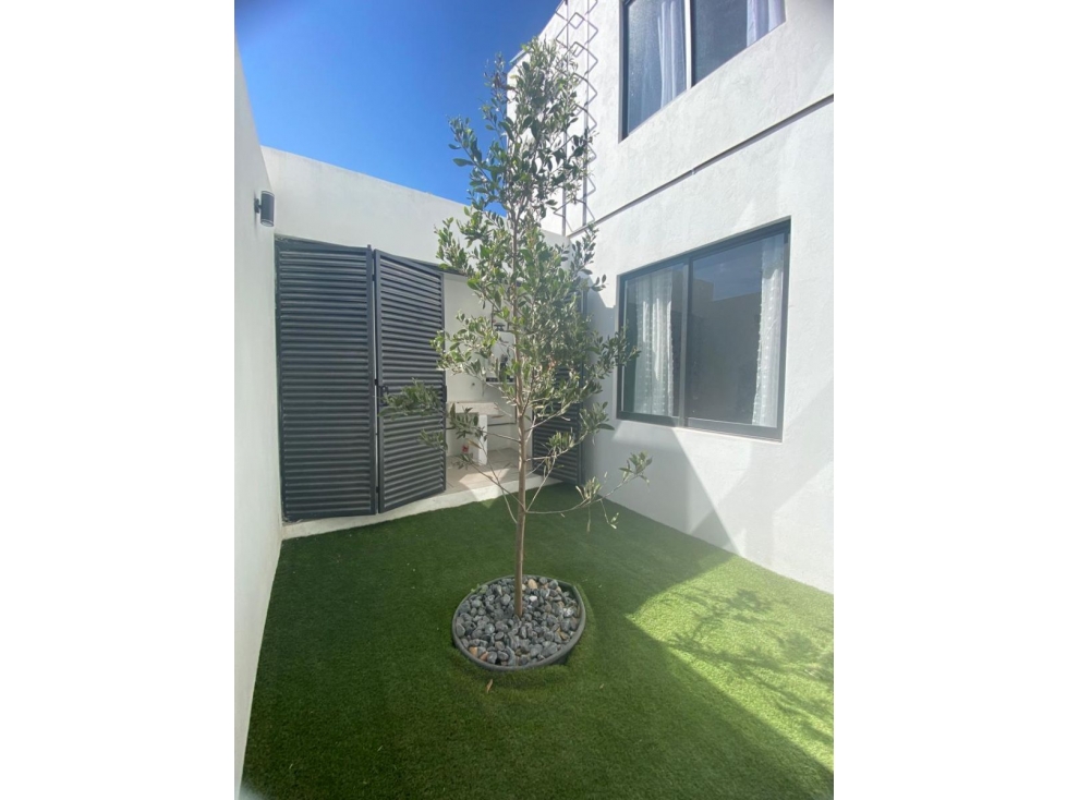 Casa en Venta en Zona Candiles, Gran Ubicación, 3 Recamaras, una en PB, 3.5 Baño - 6