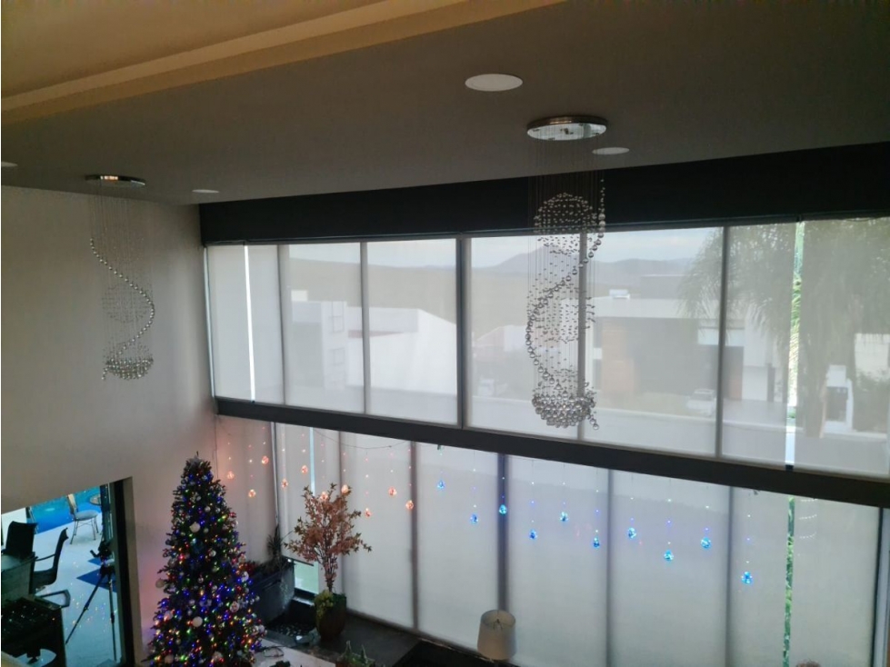 Casa en Venta en Vista Real, Club Hípico, Diseño de Autor, Alberca.. - 4