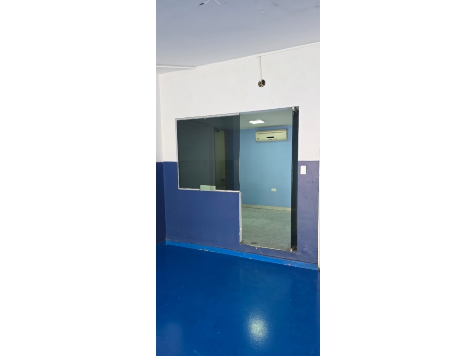 2 LOCALES COMERCIALES AVENIDA VASQUEZ COBO UBICACIÓN UNICA ALQUILER — foto 5