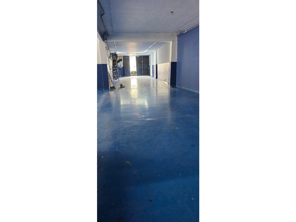 3 LOCALES COMERCIALES AVENIDA VASQUEZ COBO UBICACIÓN UNICA ALQUILER — foto 5