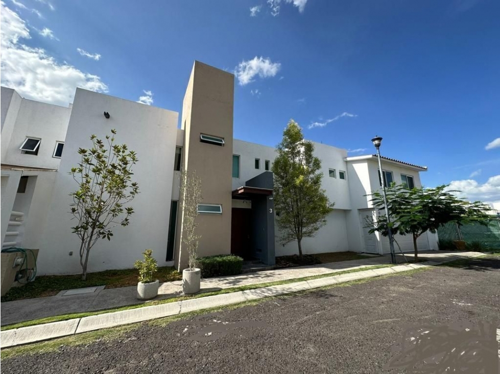 En Venta Casa en Hacienda Real Tejeda, Gran Ubicación, Estancia Amplias - 2