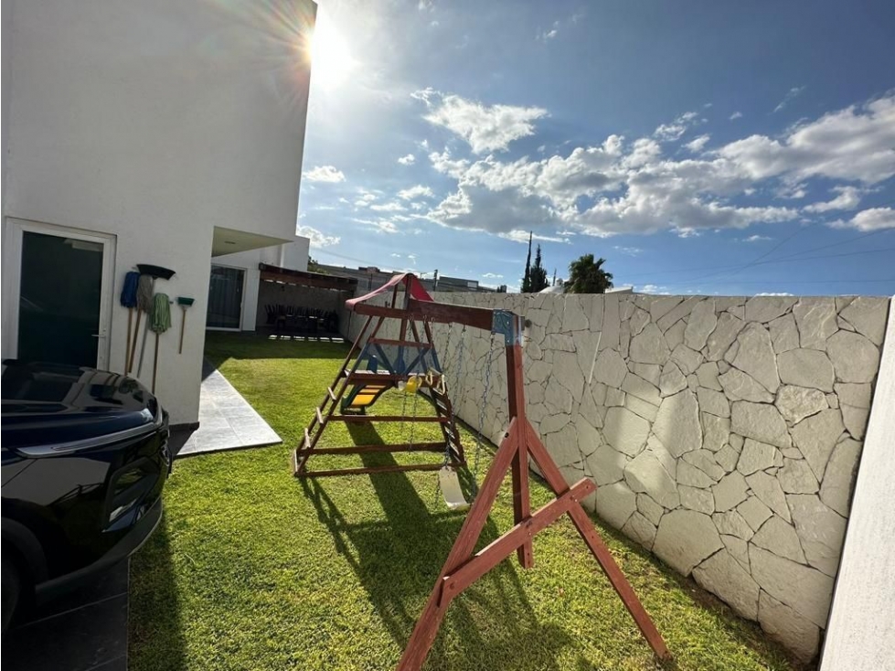En Venta Casa en Hacienda Real Tejeda, Gran Ubicación, Estancia Amplias - 4
