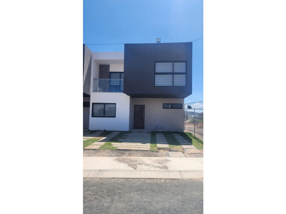 Casas en Venta en Hacienda Carlota, 4ta Recamara en PB, Jardín, LUJO ! - 1
