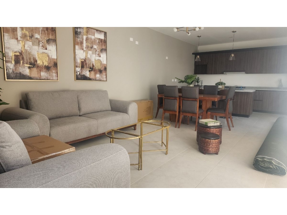 Casas en Venta en Hacienda Carlota, 4ta Recamara en PB, Jardín, LUJO ! - 2