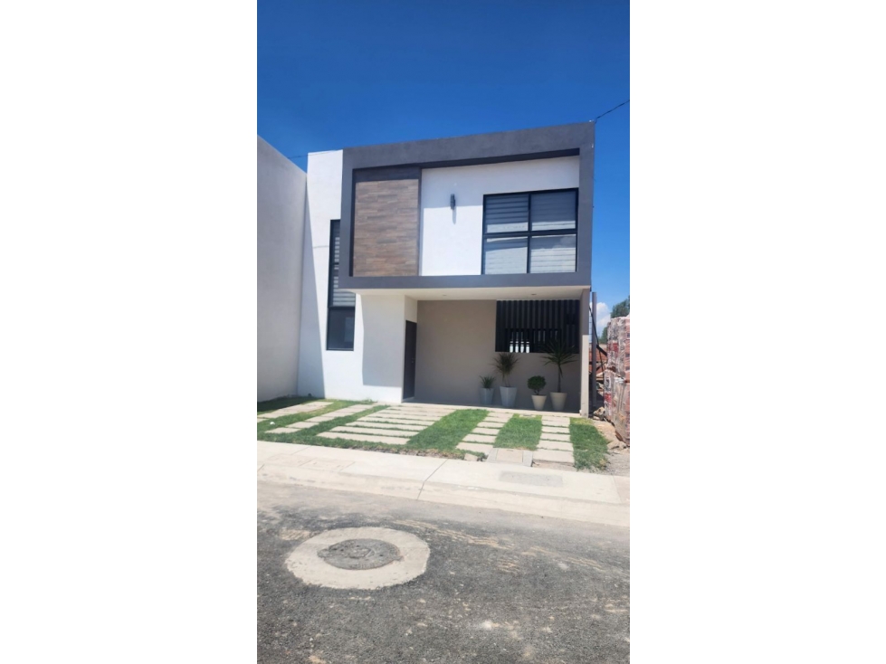 Casas en Venta en Hacienda Carlota, 3 Recamtas, 2.5 Baños, Jardín, Vestidor - 1