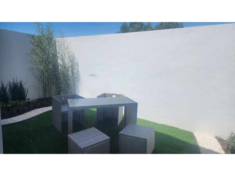 Casa en Venta en Hacienda Carlota, 3 Recamaras, 2.5 Baños, Jardín, Vestidor - 2