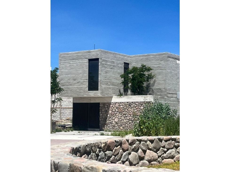 Casa en Venta en Cañadas del Arroyo, 3 Recamaras, 3 Baños, Doble Altura, Jardín. - 3