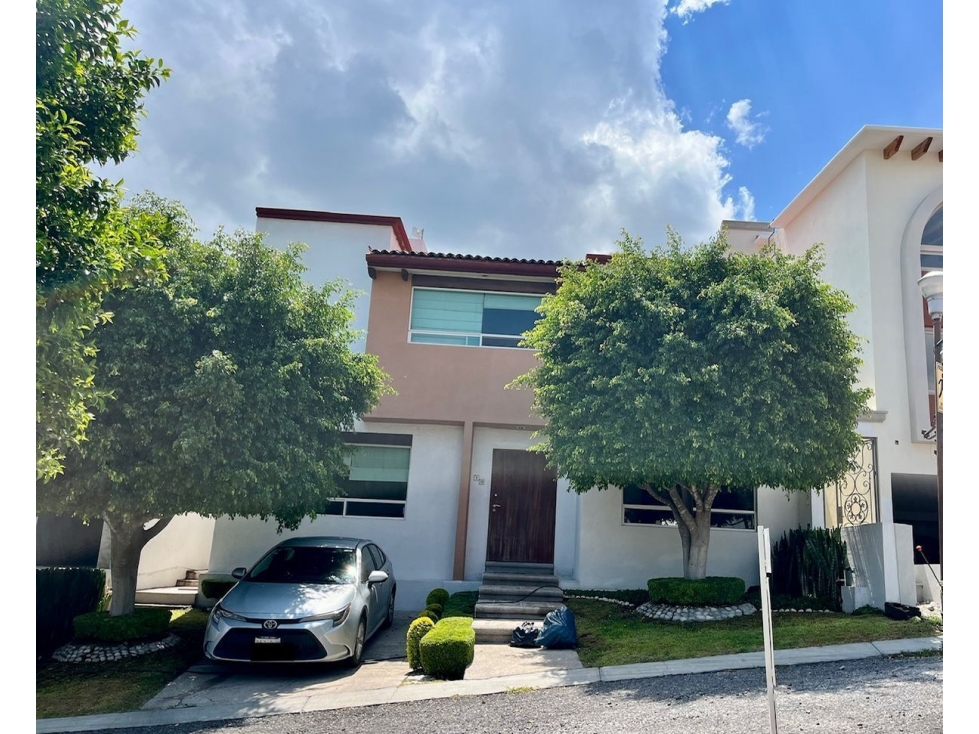 Se Vende Casa en Colinas del Bosque, 3 Recamaras, Jardín, Estudio en PB, 3.5 Bañ - 1