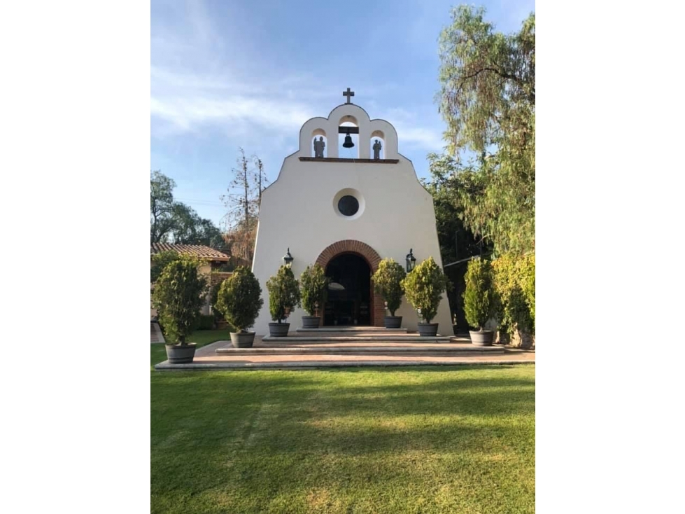 Venta de Hotel en Tequisquiapan, 11 Recamaras, 18 Baños, Alberca, Cancha Tenis - 1